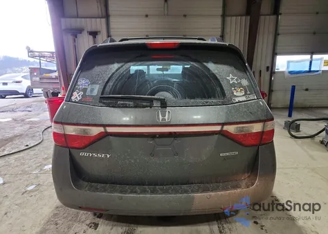 2013 Honda Odyssey Touring z USA, uszkodzony, nr VIN 5FNRL5H9XDB018835